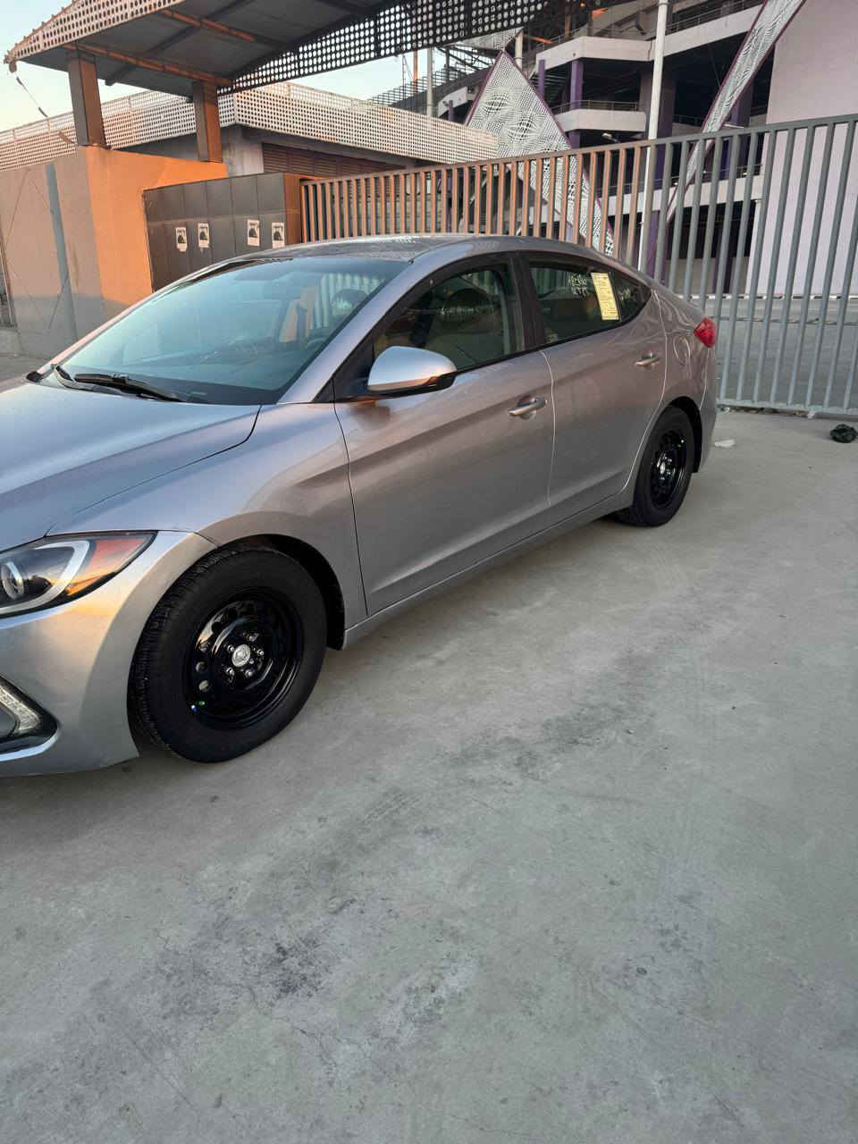 السلام عليكم النترا موديل 17 سياره جديده معنى كلمه حادثه بنيت فقط بدون دواخل بدون اربك سياره جاهزه تخم تاير حداد الجديده ماشي 118 السعر 128 وبيها مجال مكان السياره بغداد رقم الهاتف ***********
