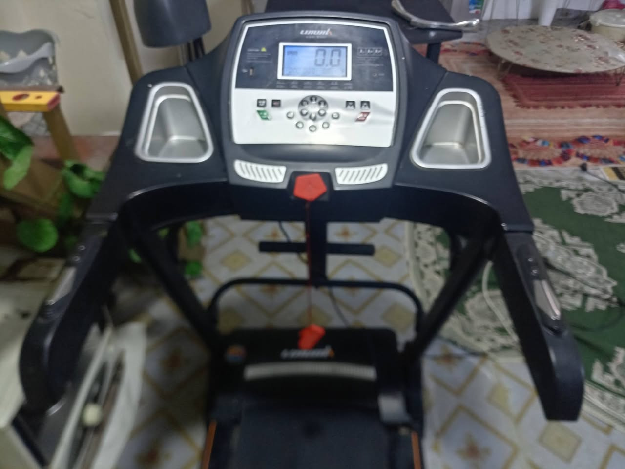 سلام عليكم 
جهاز جري مستخدم نظيف شغال فقط الغطاء الأمامي مكسور مثل ما موضح في الصور السعر 100 الف مكان بغداد شارع حيفا اتصال *********** وبي واتساب
