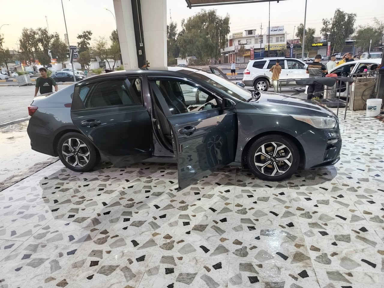 السلام عليكم
فورتي للبيع مواصفات EX موديل 2020 امريكي
المواصفات
رادارات امامي خلفي   مانع تصادم مانع انزلاق 3وضعيات قياده ايكو نورمل سبورت وباقي الموصفات معروفة سياره نظيفه من طخم وتايرات ماتصرف عليها دينار ،;:.
ماشيه 120كيلو متر 
ضررها كلش بسيط نص دعاميه وبوند مابيها سياره اخو الكلين شرط ;.  سنويه باسمي 27 شرط التحويل 
السعر 145وبيها مجال
موصل 
للاستفسار اكثر ***********
