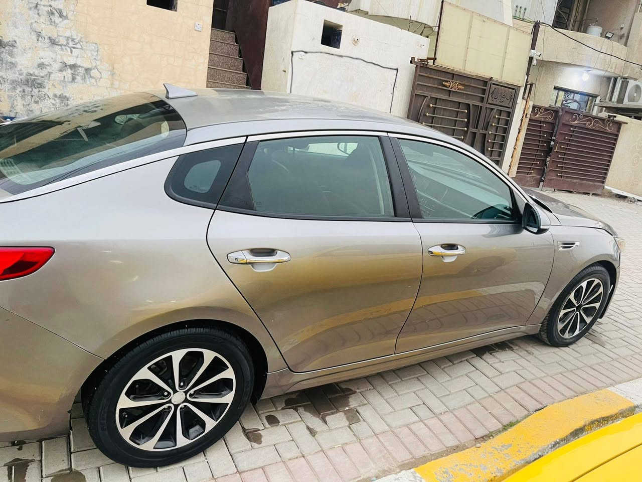 السلام عليكم 
كيااوبتيما رقم اربيل
موديل18
بيه صبغ مابيهه تبديل ليبل واحد
بيهه تصليح بالتكمه مال الچاملغ الخلفي 
الصبغ تقريبا6قطع 
جاهزه السياره من كل شي محرك گير تبريدوالى ذالك 
السعر105 قفل بيع مستعجل
رقم الهاتف *********** بغداد, العراق
