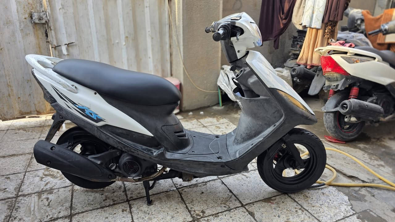 للبيع فقط ما اراوس ماكس عدله ماشيه ١٩ الف بلادي كفرات وسواد ومكينه كله ختم واحد ويه المكينه كابريتر اصلي مكينه ما مفتوحه نكره سلف كهربائيات كله شغال تخم تاير جديد شلعه ومعدل فول طسه ناعمه السعر ٨٠٠ وبيها مجال قليل (( شراي جيب فيتر وياك افحص تقتنع يله تاخذها )) مكاني بغداد الشعلة وهاذه رقمي شراي يتصل ***********
