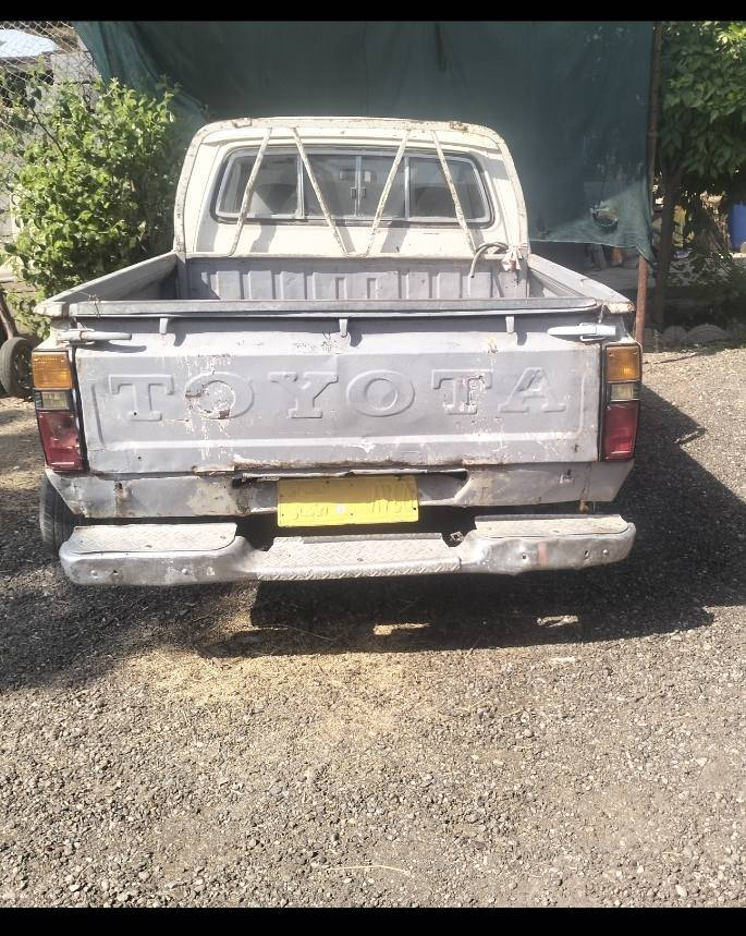 السلام عليكم وعليكم السلام للبيع سياره بيكم تيوته للبيع موديل 82 نضيفه 4نمر اصوليه رقم انبار حمل للاستفسار اتصل على*********** المكان الفلوجه النساف
