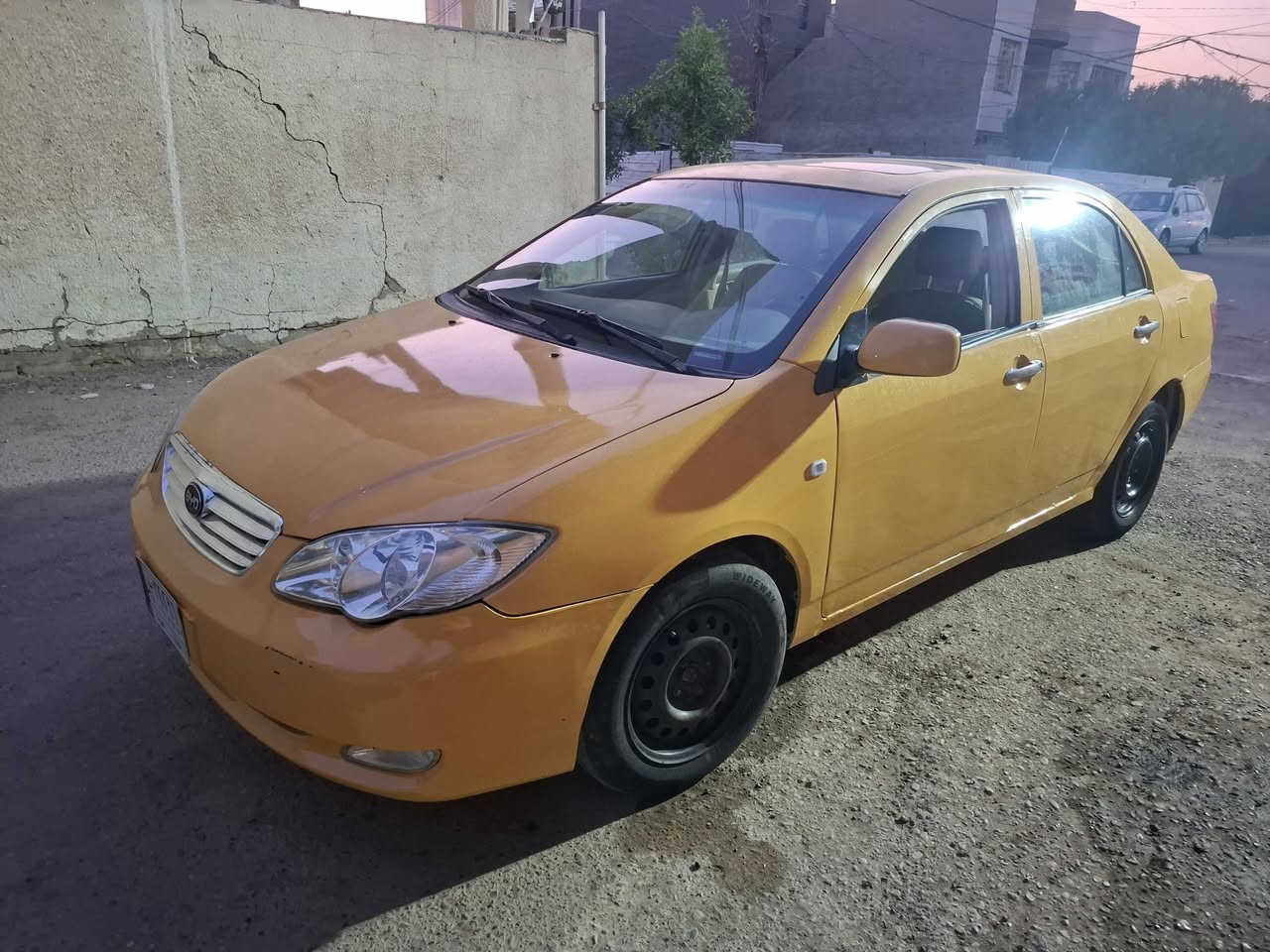 السلام عليكم Byd F3 2011 شركه العامه اوتو بدون حادث فقط خياسات مصلحه ومصبوغه حزام للبوب جماليه جاهزه كير جديد صدر جديد مكينه جديده  دوشمه جديده نقص تبريد وسلولي بدلت حساس وصار عالي السعر ٣٩ وبي مجال تحويل مباشر مصفره من كلشي شراي اتصل مكاني بغداد للمحمودية***********
