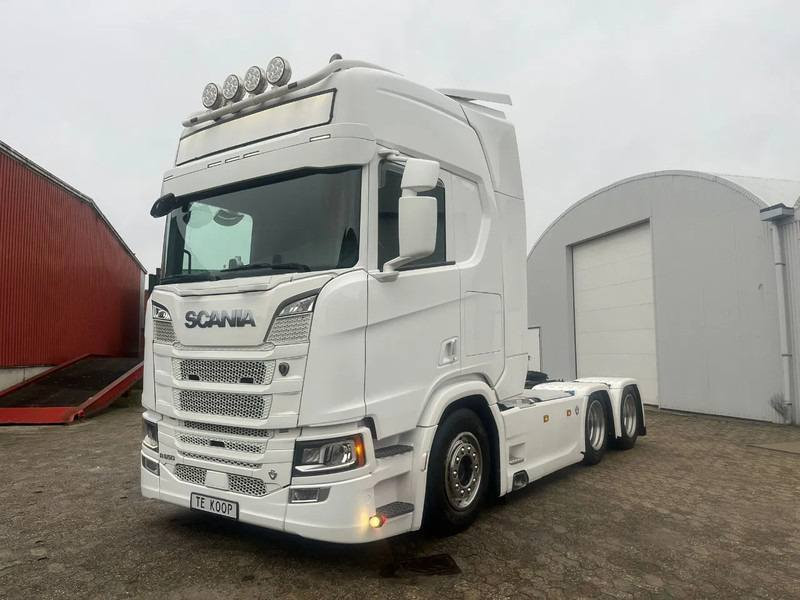 Scania R650 V8
سنة الصنع 2020
كيلومتر 528.000 كم
ناقل حركة أوتوماتيكي 
8 أسطوانات 
قوة المحرك 650 حصان
نظام المحور 6x4
فول مواصفات 
ثلاجة رتايدر كامرة حساسات 
السعر 500 ورقة
شامل كمرك ونقل


**إذا كنت صاحب هذا الإعلان وتريد حذفه لأي سبب، رجاءا أرسل رسالة إلى الدعم الفني**