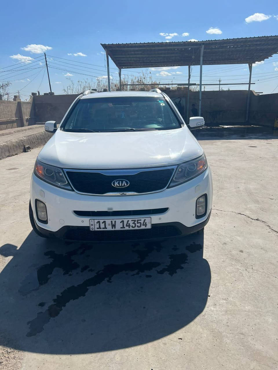 السلام عليكم سورنتو خليجي للبيع سيارة فول عدة الفتحة سيارة 6 سلندر مكينه كير تبريد  مكفولات تخم تاير جديد السيارة جاهزة من كلشي موديل 2015 سنوية وهزة جديدة لل2031 
 السعر 175 وبيها مجال حق الجية 
للتواصل: ***********
