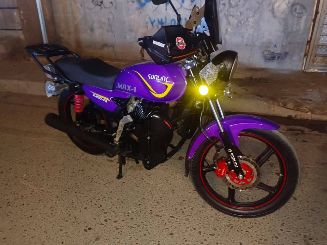 السلام عليكم سولنك ماكس للبيع او مراوس حسب القناعه الدراجه جاهزه مجهزه كامله كفاله عامه السعر 950 الف وبيها مجال قليل ماشيه 2 الفين مكاني بغداد فلكت حي النصر *********** بي واتساب فقط المو شراي لا يتعبني
