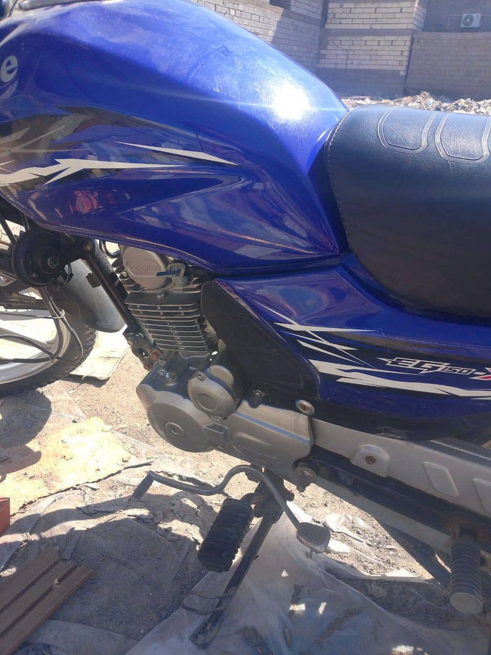 سلام وعليكم دراجه هونده البيع دراجه جديده مكينه ما مفتوجه دوات البيع كفلها من بوكه الك سعر 600 بيها مجال قليل رقم ***********
