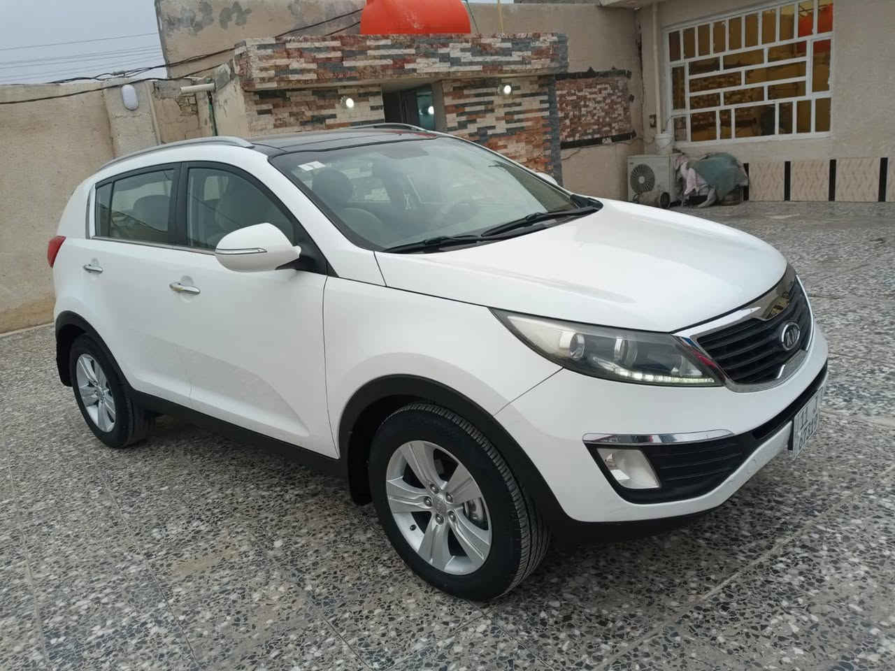 السلام عليكم للبيع كيا اسبورتج موديل 2011 خليجي فول مواصفات عده البصمة سياره ماشيه 164الف كير ومكينه كفالة مامفتوحات تخم تاير وحداديه جديده رقم بغداد الدولي بسمي سنويه لا 2031 سياره بيهه قطعتين نص ابنص.صبغ فقط بدون دواخل ولا تبديل سياره جديده وعله وضع الشركة مكان السياره بغداد صور السونار بل المنشور السعر 132 اتصال ***********
