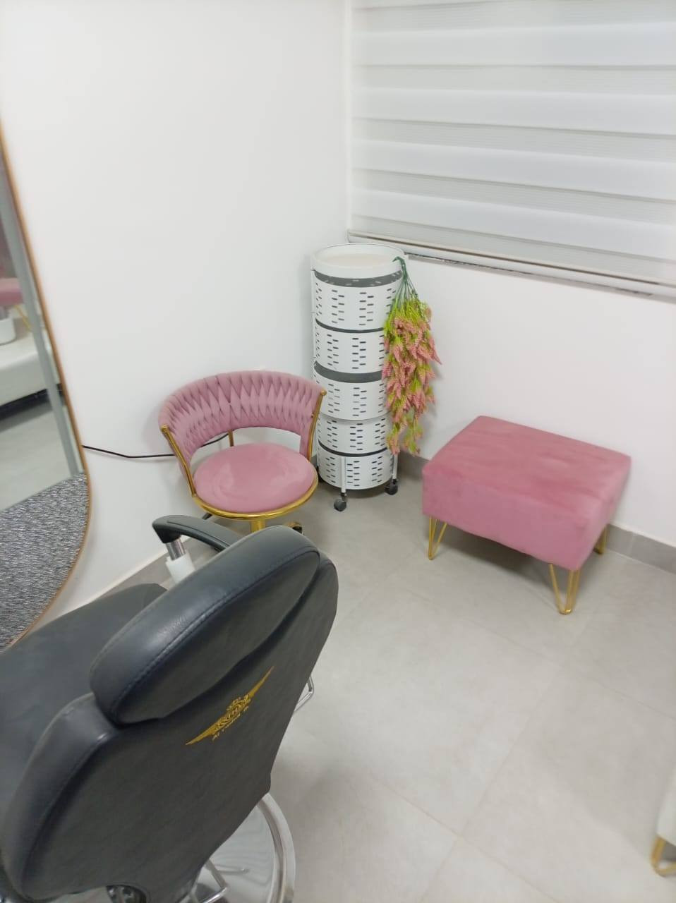 عندي مركز كامل مكمل للبيع في المنصور تفاصيل عل هاتف ***********
