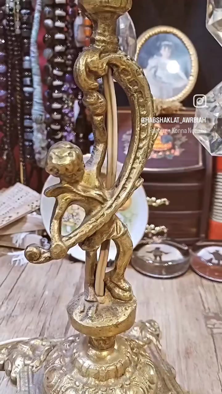 شمعدان كهربائي ثلاثي نحاس قديم جدا مع كريستال ثقيل وزن 4 كيلو تقريبا جميل جدا التفاصيل بالفيديو والصور 🌹🌹


**إذا كنت صاحب هذا الإعلان وتريد حذفه لأي سبب، رجاءا أرسل رسالة إلى الدعم الفني**