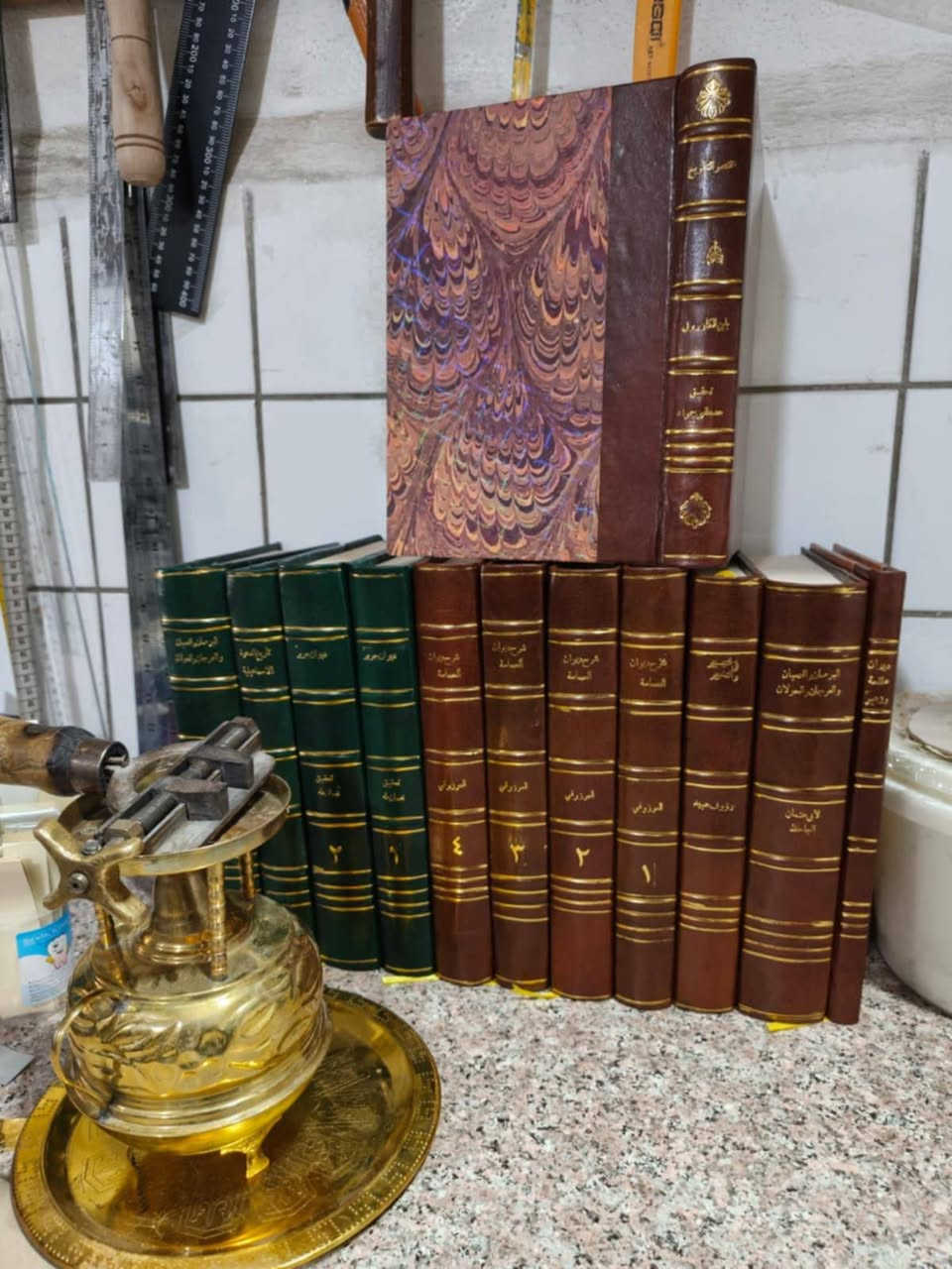 متوفر تجليد كعب جلد طبيعي 
في مكتبة العلماء 
بادارة الاستاذ رضوان الصميدعي 
للتواصل على الرقم ***********
