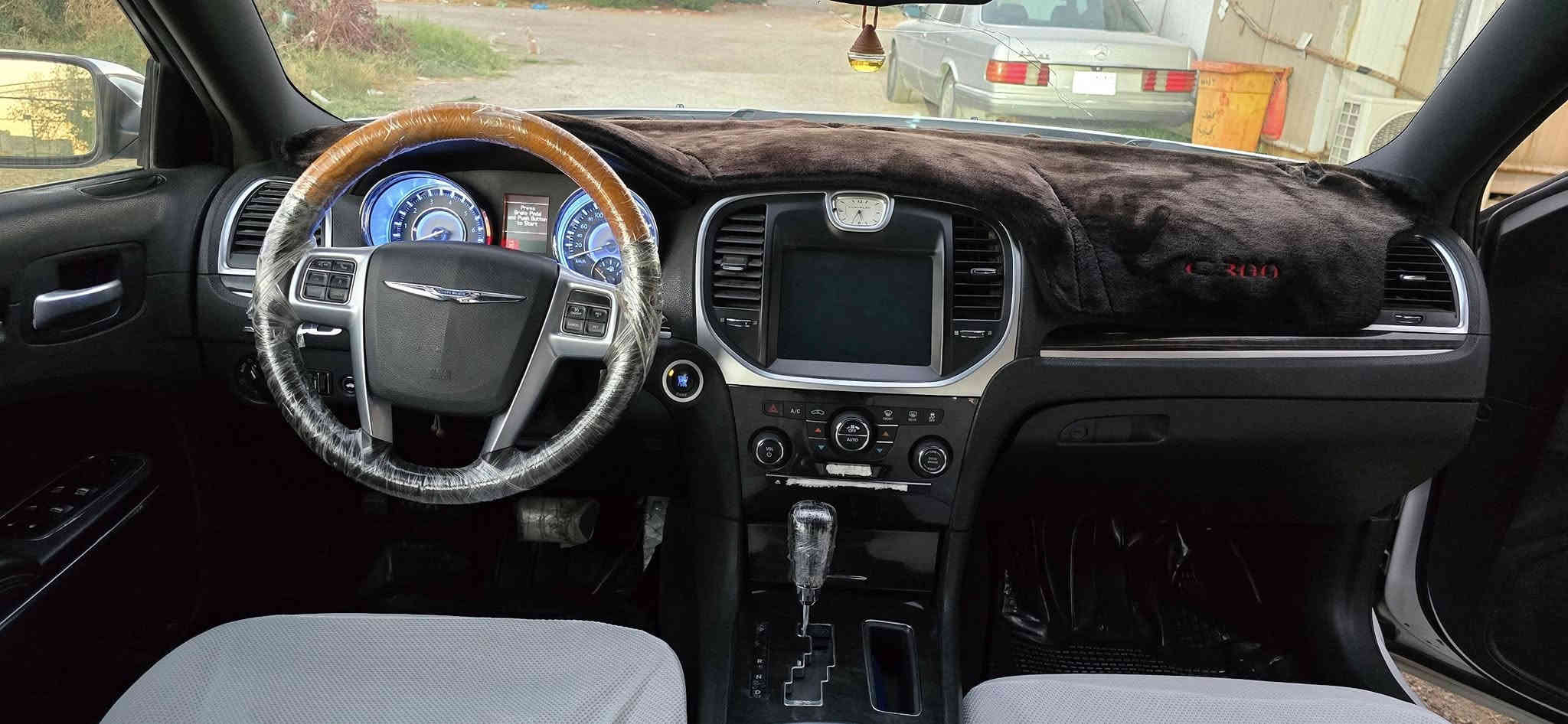 سلام عليكم كرايسلر اوباما  موديل 2011 وارد كندي بدون حادث عندي صار بيه جاملغ وبنيد بدلتهن نفس اللون ابيض بلادي مال تفصيح السياره مال جناي استخدام شخصي المكينه والكير  مبدله اخذته من كصه مال موديل 2018 التبريد مبدل صندوك كامل الفريز والماطورات والفان  الباتري جديد  الكهربائيات على البلاد ايرباك الدركه طاك بس ويل ١٨ كروم حجر الصالنصه اخذته ٣ ورقات كامل من الدكشن للصالنصه لان جان عندي صرف بانزين وريحه مال غاز  داخل السياره  السياره كامره دواره شاشه جبيره تحكم جهتين معروفه مواصفات وماكو بيه شي يشتغل يشهد الله السنويه بسمي السعر ١٦٠ وبيه مجال حك الجيه ***********
***********
