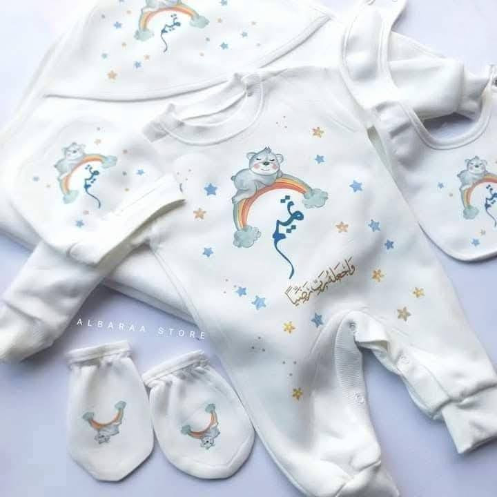 طقم البيبي بالاسم 6 قطع اللهم انبته نباتا حسنا ❤️🍼
 خلي البيبي مميز من أول يوم👩🏻‍🍼
سبوع البيبي مينفعش يعدي كدا 🤍🤰🏻
سلوبته السبوع بالاسم واي تصميم تحبوا 💏
كل اللى عليك تقولنا التصميم اللى فى دماغك وتسيب الباقى علينا 👶
ليه البس ابني/بنتي اي حاجه ونا قادره اخلى مختلف🌚
احنا بنخلي يلبس طقم عليه اسمه وشيك علشان يبقي مميز 👶🏻طقم سبوع للبيبي بالاسم اللي تختاره والرسمه كمان💙الطقم كمان ٦قطع يعني مش هتحتاج تشتريله حاجه يلبسها تحت الطقم 🤍دلع البيبي ولبسه حاجه شيك وكمان الكوالتي بتاعته نضيفه 🧚🏻‍♀️
للناس اللي بتحتار تهادي اصحابها بايه اللي مستنيه بيبي 
السالوبت دي من اشيك الهدايا واقيمها تقدميها للي بتحبيهم
في السبوع او طقم للمستشفي👼🏻
طقم كامل مُطرز عليه بالاسم والتصميم اللي تحبوه 💙
متاح تنفيذ أى تصميم تحبوه😊


**إذا كنت صاحب هذا الإعلان وتريد حذفه لأي سبب، رجاءا أرسل رسالة إلى الدعم الفني**