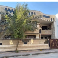 دار للبيع الاعظميه شارع عمر قرب الطاحونه الذهبيه المساحة 176 م  واجهه ...