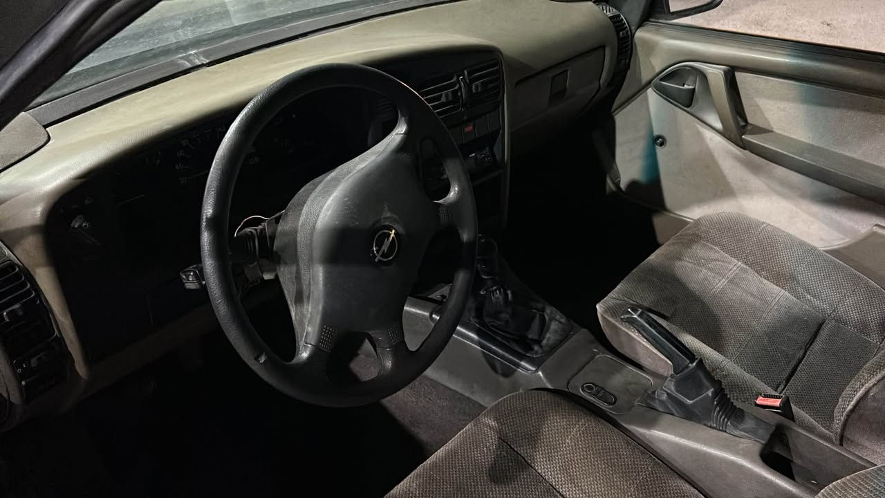 اوبل اوميكا معمره سيارة صبغ جاملغات خلفيه وقماره وجنطه رقم بغداد سنويه ماساقطه موجوده بنجف *********** النجف, العراق
