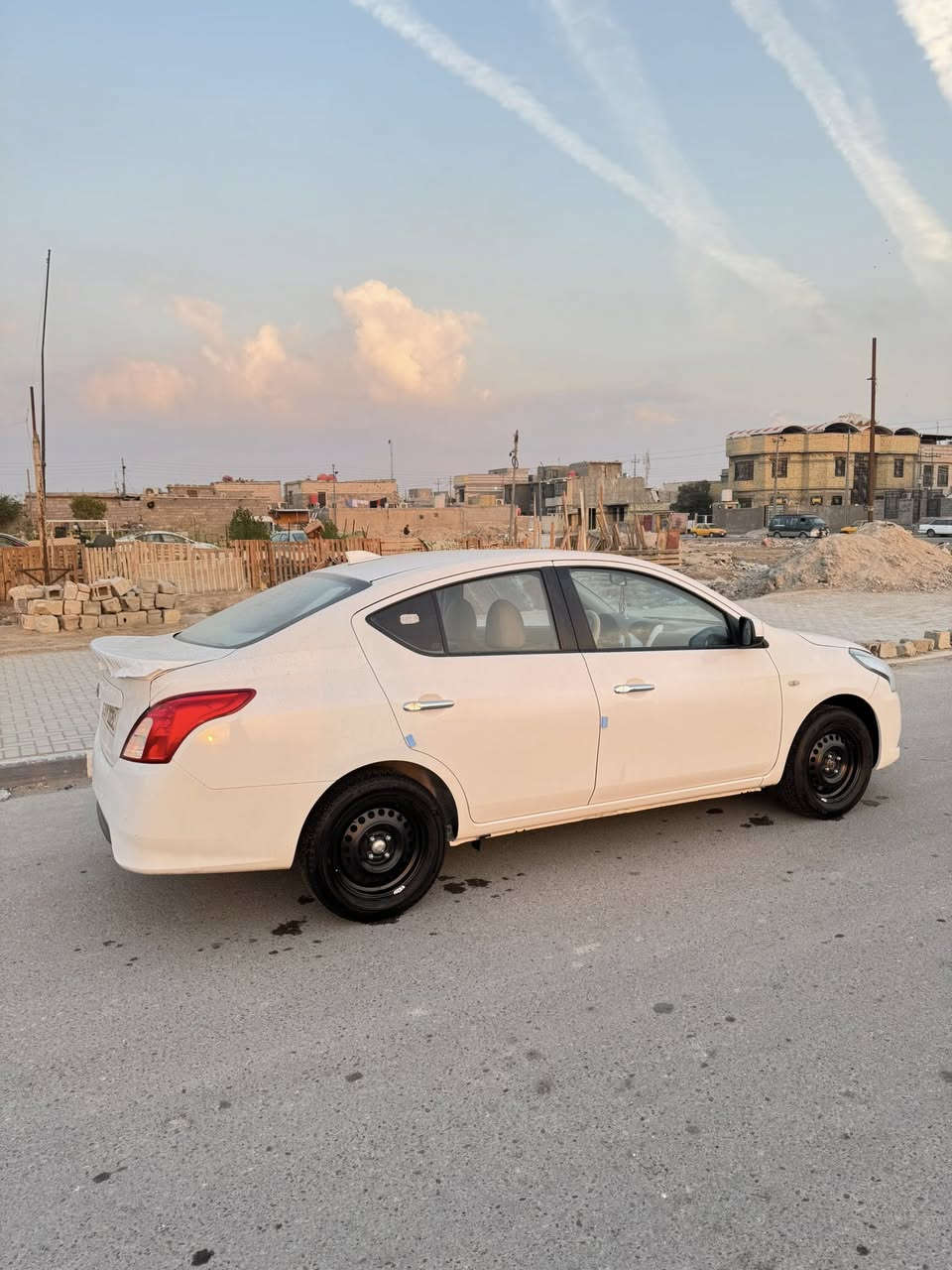 سلام عليكم ورحمة الله وبركاته شباب نيسان سني مديل 2024 هندي ام بليته زركه شباك جديد آريل انفكتر سياره ماشيه 34 الف سياره جديده معنى كلمه فول موصفات بيه جاملغ بارد اثر طخه بسيطه وطرف صندوك صبغ بدون تبديل باقي مكفول علمن بدون ضربه وباقي سياره مكفوله من زلغ سعر 118 بيه مجال  قليل الطيبين العنوان بصره الاستفسار الاتصال على هاذ رقم ***********
