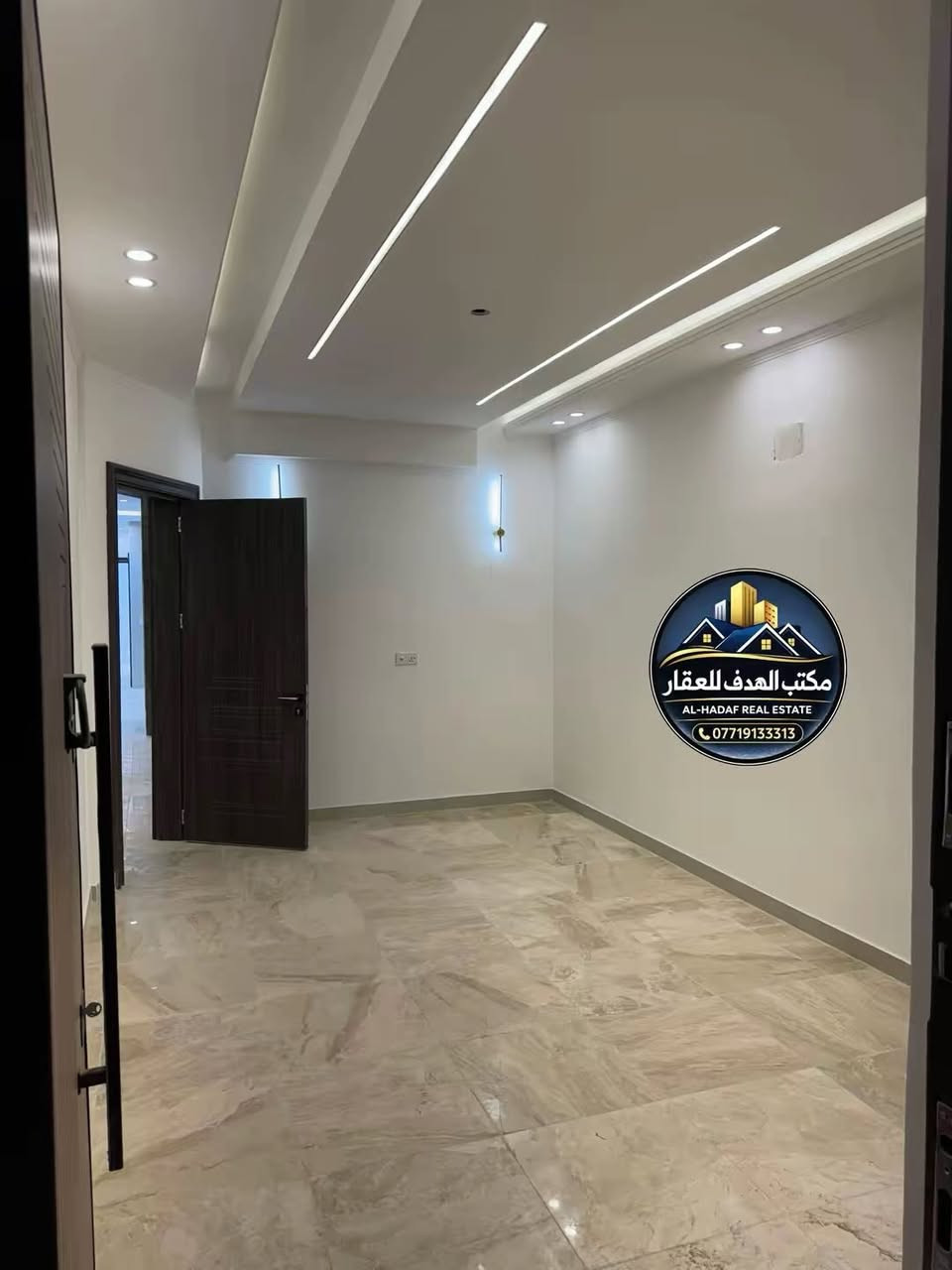 🏠 للبيع دار سكن سنه البناء 2026 درجه اولى

🔺المساحة : 127/5  متر ( ملكي )
🔻الواجهة: 5م      🔻النزال:   25/5 م.

الشارع 15 م مع رصيف 4 
المنزل فارغ حالياً - جاهز للسكن

♦️واجهة مرمر بتصميم حديث
♦️أرضية مرمر
♦️محجر ألمنيوم جام درجة أولى
♦️شبابيك ألمنيوم سلايد مقطع ممتاز
♦️ جدران سيراميك ألواح
♦️أبواب داخلية صار ماليزي- أحدث تصميم
♦️أبواب خارجية قاصة
♦️ ديكورات داخلية ابروفايل

🔸 الطابق الأرضي:
  مدخلين + صاله ضيوف 
+مطبخ + صاله عائله+ غرفه نوم سويت + شلال داخلي

🔸 الطابق الأول:
3 غرف نوم (منها غرفتين سويت) + خدمات

🔸 الطابق الثاني:
بيتونة + سطح أمامي وخلفي
 
📍موقع الدار بغداد حي البنوك  ( مربع الكنيسه )

________________________________
للاستفسار مراسلة الصفحة
او الاتصال 

☎️***********

متوفر واتساب📞 او مراجعة مكتب .( الهدف للعقار )  

📍 عنوان المكتب: حي البنوك شارع الكنيسه باتجاه الجسر مجاور مكوى ريحانه
