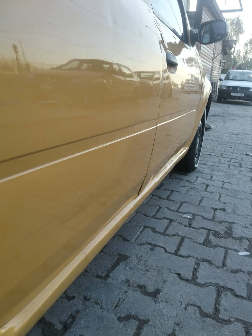 رينو ٢٠٠٩ كير مكينه مكفولات تبريد ثلج بيها منضومه تشتغل غاز وبانزين تخم تاير جديد سنويه 2030  بسمي رقم دولي صدر حلو داخلها حلو سياره جاهزه ترايك وين ما يعجبك سياره بيها مكانات صبغ مكاني مدينه الصدر عارضها ب ٣٠ وبيها مجال ***********
