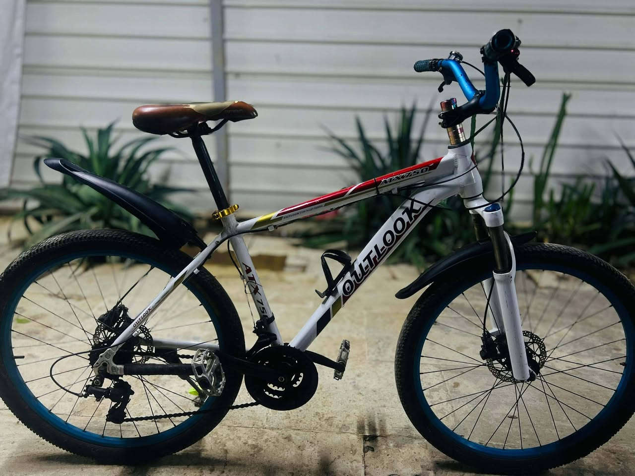 سلام عليكم شباب بايسكل جبلي للبيع
حجم 27:5🔥

نوعيه OUTLOOK ياباني 

بريكات هايدروليك نوعيه ممتازه🔥

ستيرن رياضي المنيوم موشم 🔥

المعدن المنيوم 🔥

عقارب 7/3🔥

دبل امامي مقياس🔥

سعر 130 الف بي مجال 🔥

اي نقص مابي اخوان عنوان بغداد العامريه ***********
