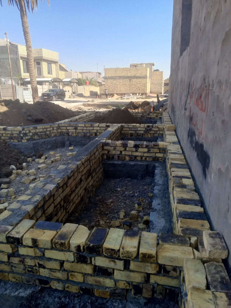 السلام عليكم هيكل للبيع طابوزراعي سند 25   *********** تحول مباشر السعر 45 ابو خستاوي فرع ابو دلاال  المساحه 160متربي غرفتين نوم وكلدور وستقبال ومطبخ وصحيات عرض الشرع 12متر
