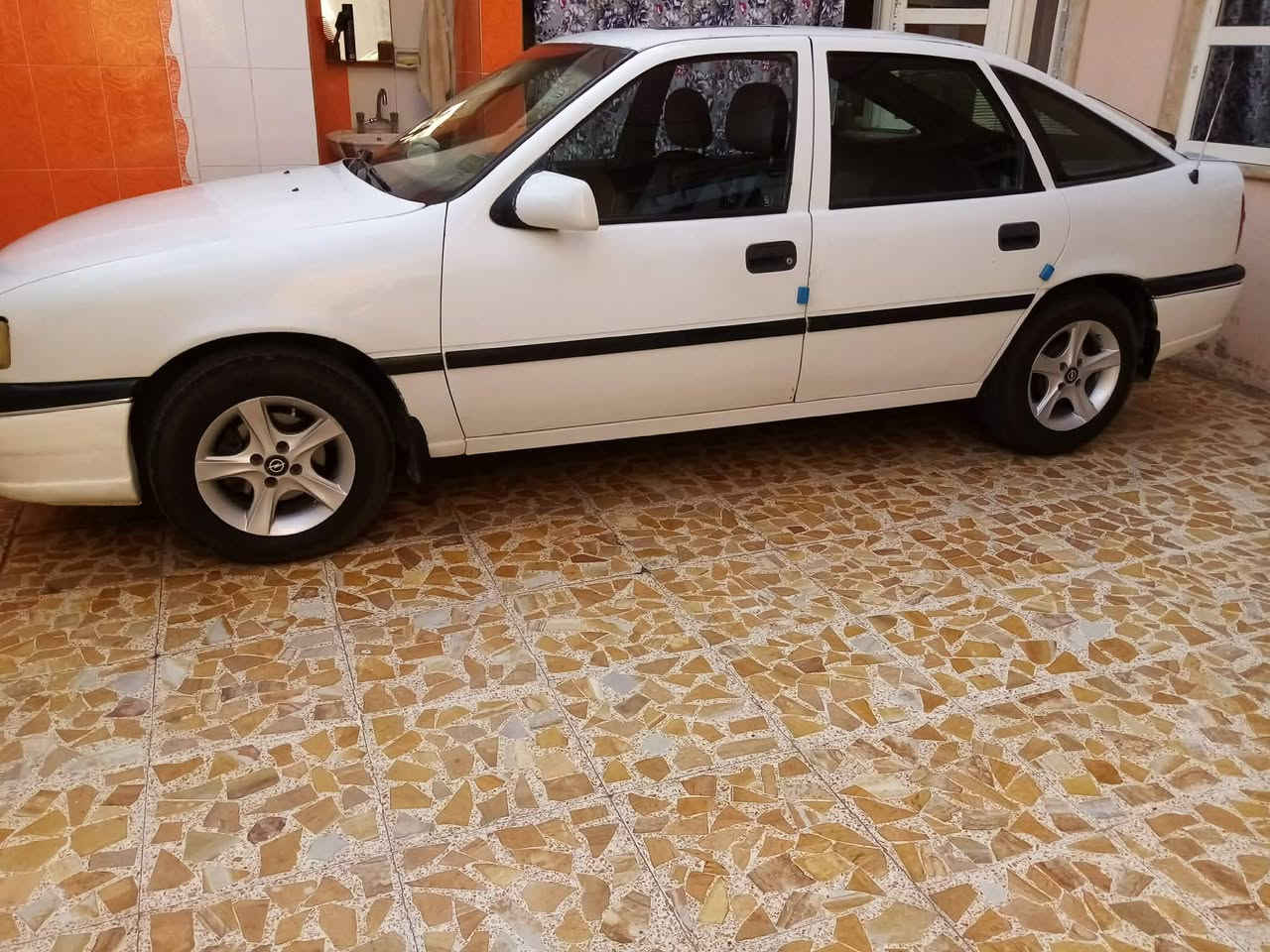 فكترا موديل 92 حجم 18 مكينه وكير شرط سنويه 29

 طخم حداديه جديد وايرمنيه كلها شغاله  السعر 42 وبيها مجال

***********
