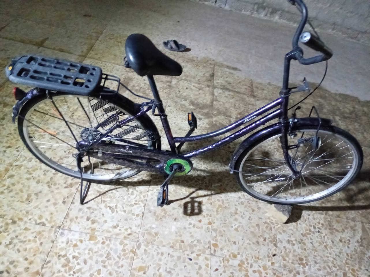 سلام عليكم شلونكم شباب عندي باسكل للبيع بناتي حجم 26 ويا غراض كاسحه وستان نص يعني الباسكل حلو مرتب لونه يخبل 💜🖤 كامل نقص مابي كله بلادي موديل 2024 للبيع سعر ماسب مكاني كربلاءشبانان رقم تواصل *********** الخاص موجود
