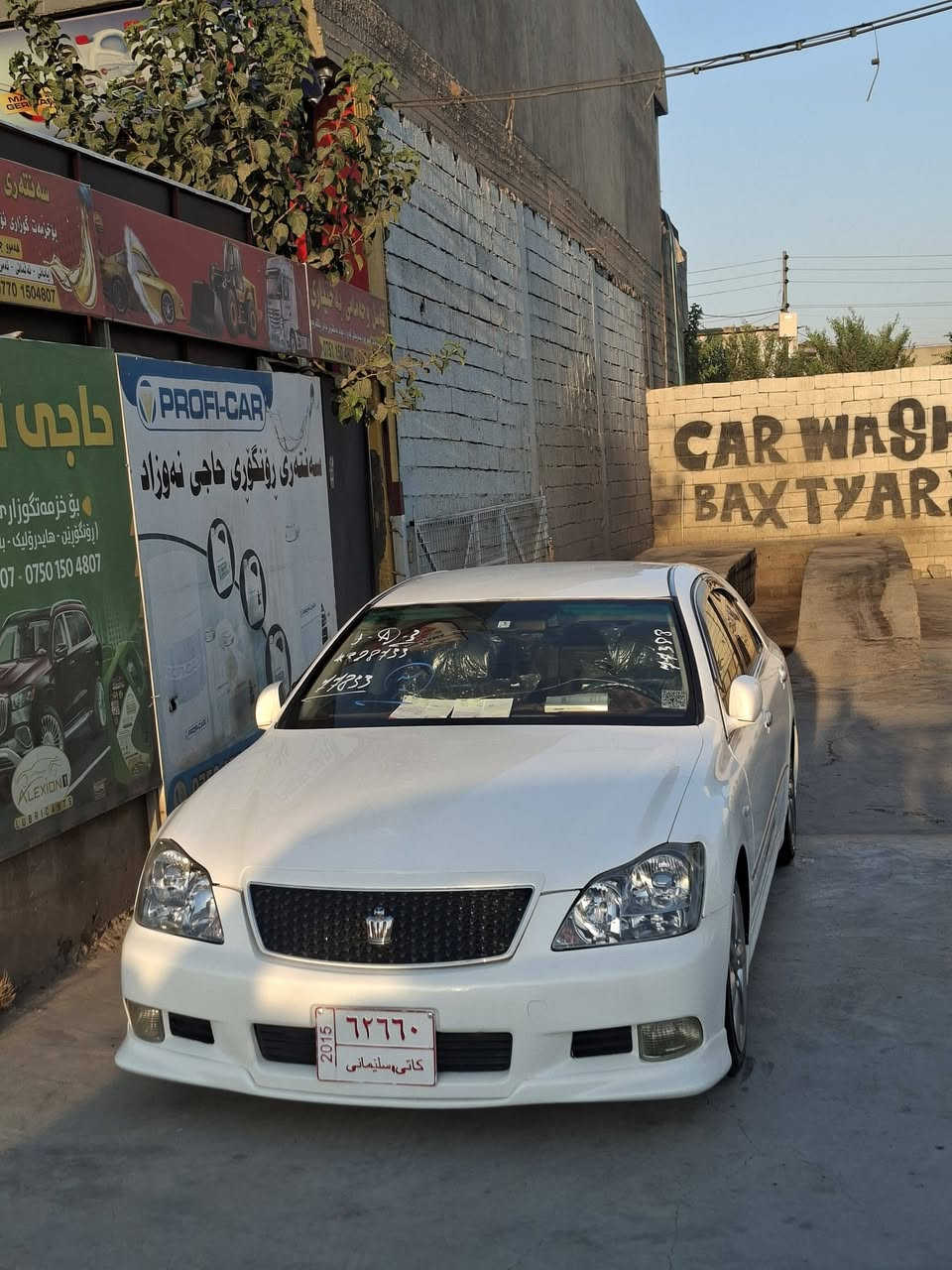 سه ره تا به ناوى خودا
شاهينه موس ٢٠٠٧
بجوك به كه وره ئا لتونى با زار 
كاميراو شا شه 
حا سه جلدى دوبه ى ساج سورر
بى ده عمو ليدراوى بى ته قه و ره قه 
هه موو كيانى به شه رت ته بريد ساردو كه رم 
شه نسيو كه فه ر به شه رت يه ك بارجه و نيو ئه وربايه 
كودى هه يه ره قه مو باركودى وه ر كرتووه 
به ناو خومانه وه يه سعرى ٦٦ كه لاو كه ميك مه جال 
له سه يد سادقم 

***********
***********
