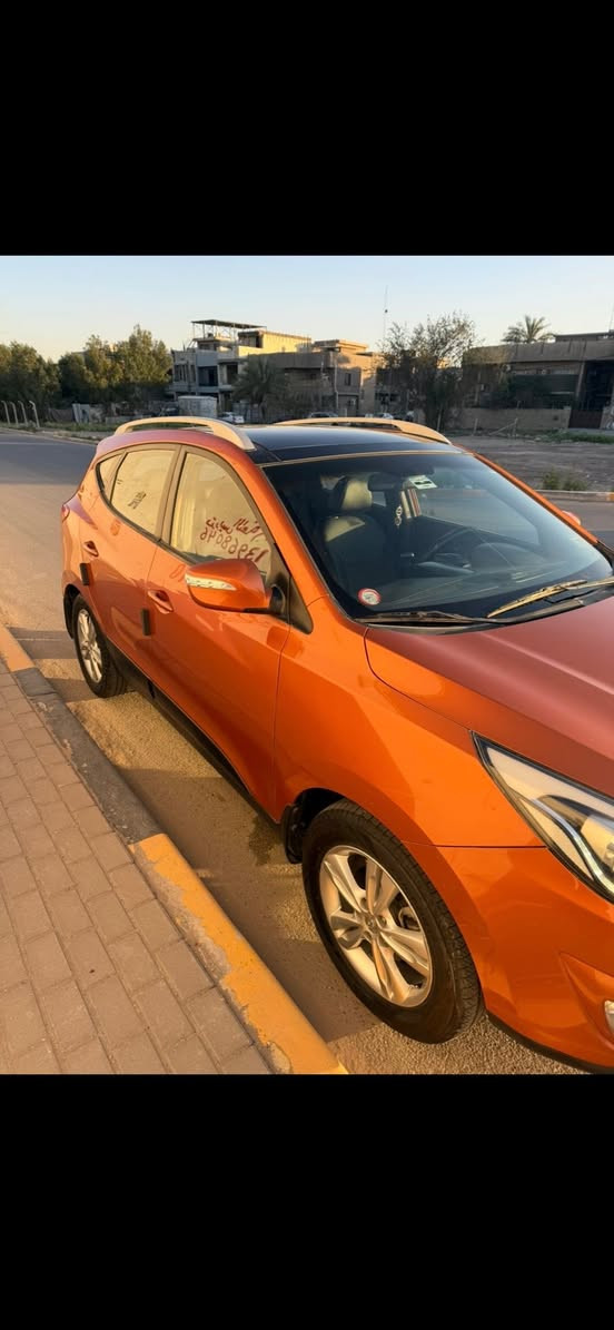 السلام عليكم
توكسان مديل ٢٠١٤ خليجي
 اللون مشمشي رقم بغداد 
 محرك 2000 دوش
لد أمامي
بنوراما
كامره خلفية
اشاره بالمرأة
تحكم ستيرن جيهة واحدة
خمسه ويل كب أصلي
سويج عدد 2 
ارضية السياره جلد  
محرك.. كير.. تبريد.. صدر.. ممتاز..
السياره مكفوله من الصبغ والضربه والتعديل  بيهه شخوط بسيطه موضحة بلصور نظيفه جدا 
العداد المسافات 151 ألف وقابله للزيادة
مكاني السياره بغداد 
السعر 140 ورقه وبيها مجال 
 للاتصال 
***********

