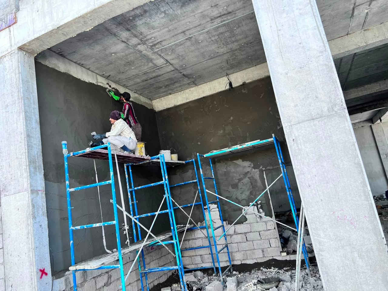 سلام عليكم ورحمة الله وبركاته
خلفه البخ سبنت وطلس ‏ ‏ واجهيات شقلي 

داخل بغداد فقط سقل وجراره وخشن وناعم  

مثل ما تريد اني حاضر بكلشي مبيت داخل موقع 

***********
