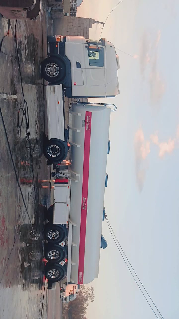 سكانيه 2015 تبريد ثلاجه وسبلت شغال سياره انجكتر لدايدر شغال طوناج كامل سياره بيها لوبي اس سياره كامله تانكي شاكر 2025 سياره تخم تاير حجمها 450 كبل شغل ع باب الله  رقم الهاتف ***********
