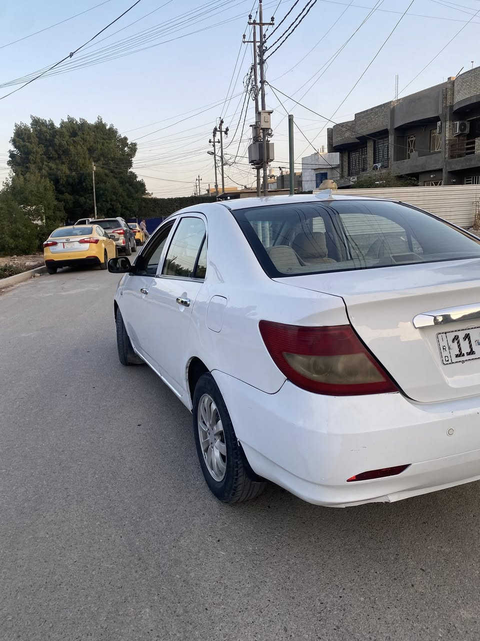 بي واي دي F3 كير اوتوماتيك المرغوب  گير ومكينه بلادي موديل 2012 سياره كامله من كلشي مكينه تبريد ثلج  صدر ترايهه حلو سنويه باسمي مشروع وطني وين ميعجبك حول رقم بغداد انكليزي الجديد صبغ بس جاملغ خلفي والباقي كفالة  سياره دواخلهه حلوه مواصفات السياره معروفه مكان سياره بغداد سعر 63 وبيهه مجال للاستفسار ***********
