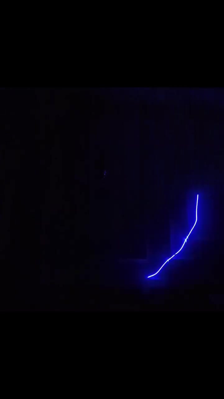وهو جهاز ،Laser Show System هاي جهاز لیزر مخصص للمؤثرات الضوئية يستخدم بالأعراس، أعياد الميلاد

الكافيهات، والمطاعم - يعمل على الكهرباء مباشرة. الطاقة AC

90-240، يعني يشتغل على كهرباء العراق مباشرة.

مروحة تبريد داخلية حتى يبرد أثناء التشغيل.

شاشة LED مع أزرار (Menu / Up / Down / Enter) للتحكم بالإعدادات.

منفذي (DMX512 IN / OUT ، وهذا يعني تكدر تربطه مع

کونترول DMX وتتحكم بيه باحتراف بالحفلات.

السعر 30 الف)

توجد خدمة توصيل 

للحجز والاستفسار ***********
