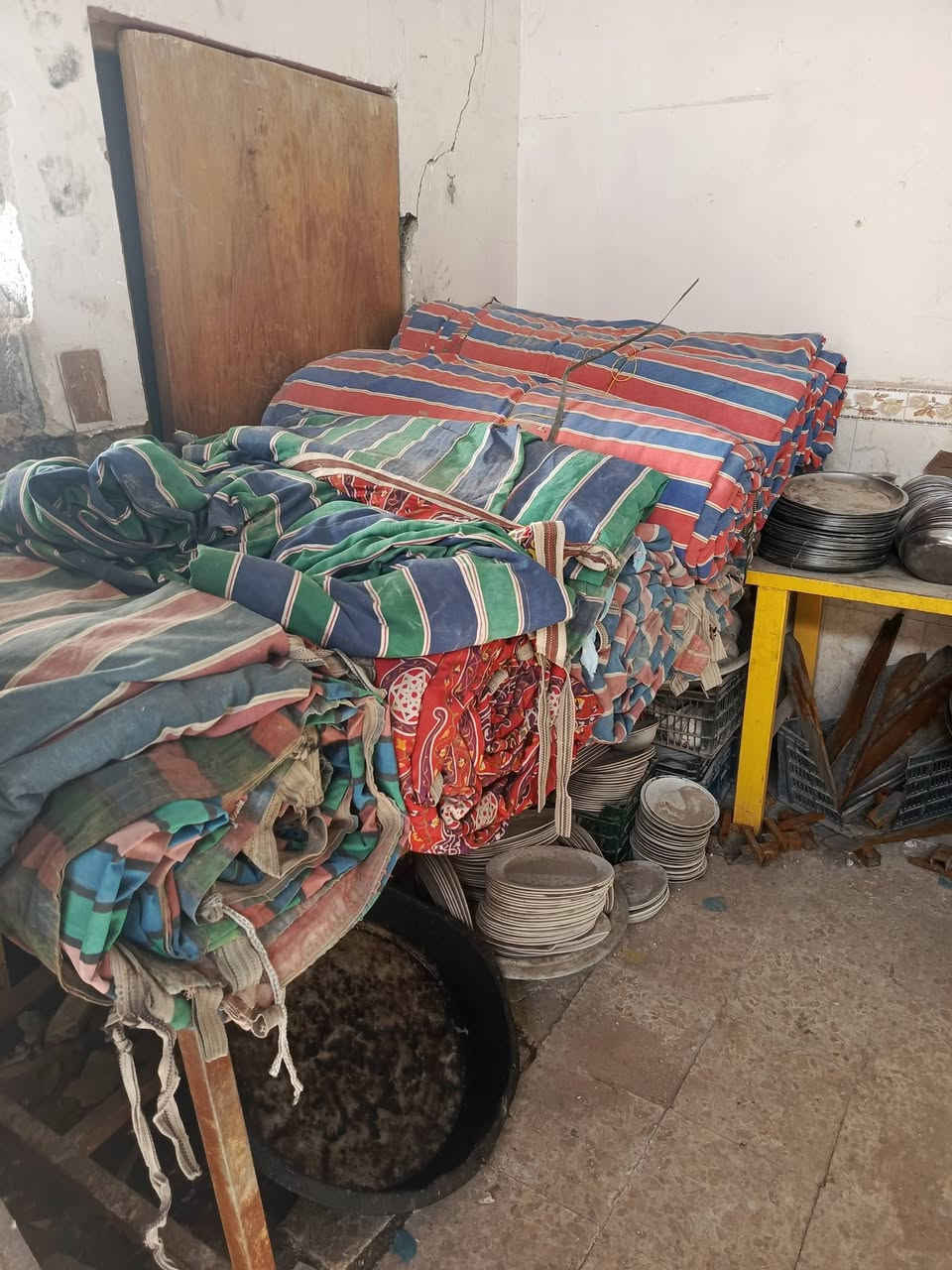 محل كامل للبيع العنوان النجف للاستفسار الاتصال على الرقم التالي ***********
