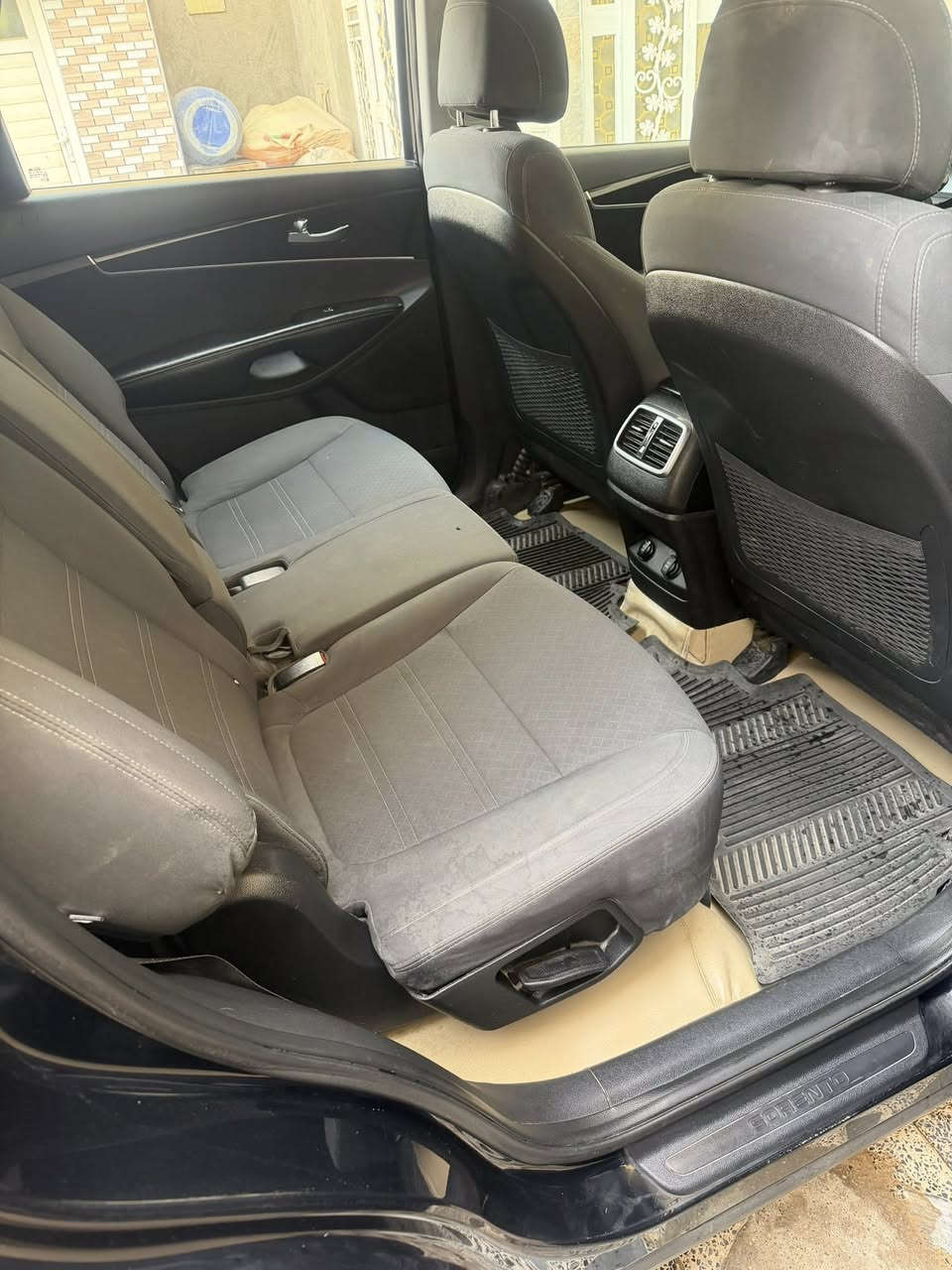 السلام عليكم سورنتو أمريكي  مكفوله 2017 ماشيه 160 الف السعر 150$ ***********
