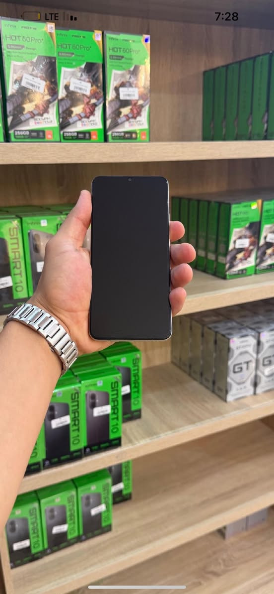 📣 عـــرض جـديــد: هاتف Realme بـتـصـمـيـم أنـيـق وعـصـري! ✨
للبيع هاتف Realme المميز بلونه الذهبي/الرمادي الساحر وتصميمه النحيف والأنيق المشابه للهواتف الرائدة (كما هو موضح في الصورة image.png). الهاتف يجمع بين الأداء السلس والبطارية القوية والمظهر الفخم الذي يلفت الانتباه! 🌟
📌 أهـم الـمـواصـفـات والـمـمـيـزات:
• التصميم: مظهر خلفي أنيق وجذاب مع كاميرات مدمجة بشكل عصري يمنحك شعور الفخامة.
• الشاشة: شاشة واسعة ومريحة للعين، مثالية لتصفح مواقع التواصل الاجتماعي، مشاهدة الفيديوهات، والدراسة.
• البطارية: بطارية ضخمة تدوم معك طوال اليوم مع استخدام مكثف دون الحاجة لإعادة الشحن المتكرر.
• الحالة: [أدخل حالة الهاتف هنا، مثلاً: جديد تماماً علبة مغلقة / أو مستعمل بحالة الوكالة].
• ذاكرة التخزين: [أدخل سعة التخزين والرام هنا، مثلاً: 64GB أو 128GB].
💰 السعر وعرض خاص:
افضل هاتف في شركه realme على الاطلاق من حيت المميزات والسعر 😍✨👌
التوصيل متوووفر 😍👌✨
مضيعوووش الفرصه ✨✨✨😍


**إذا كنت صاحب هذا الإعلان وتريد حذفه لأي سبب، رجاءا أرسل رسالة إلى الدعم الفني**