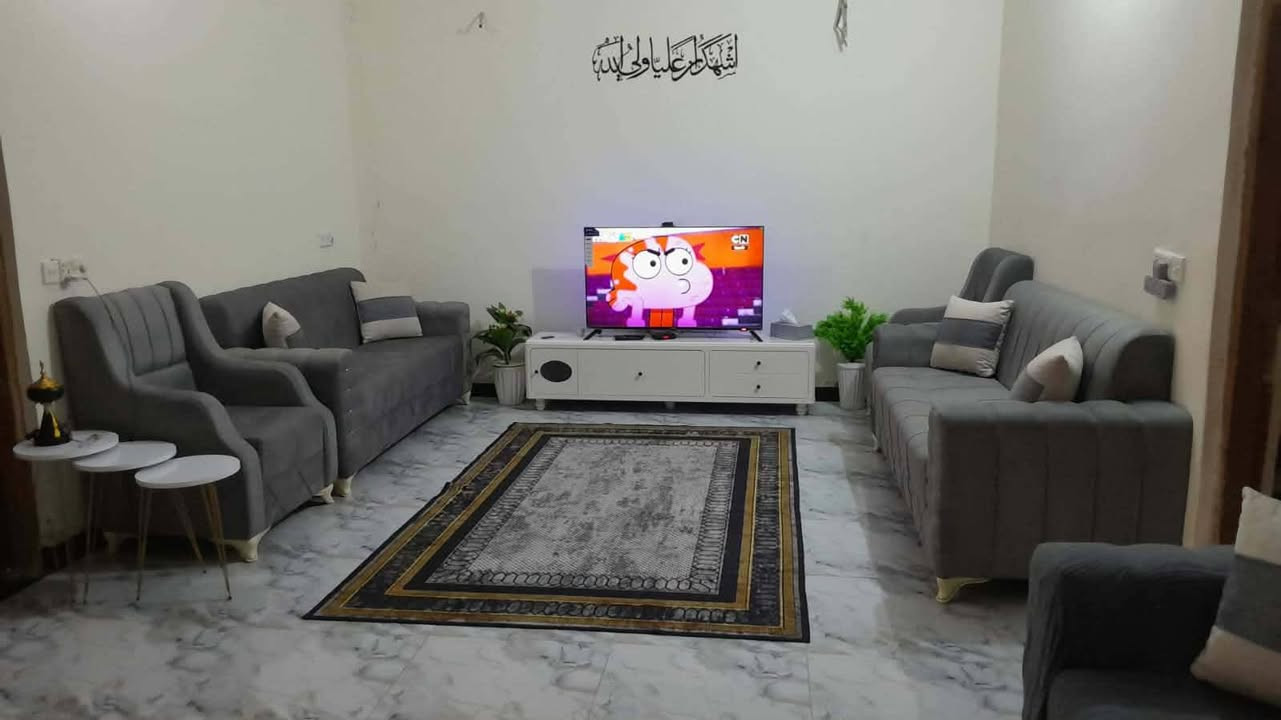 🏠 فرصة ذهبية بالعزيزية - حي أم البنين 🏠

بيت مساحة 150م، واجهة 7.5م ونزال 20م
شارع 10م هادي، مقابيل بيت رمضان أبو زهراء
يبعد 270م عن الشارع العام - منطقة حيوية

التقسيم:
✅ استقبال 6×4 ملكي 
✅ صالة 6×4 
✅ صالة 5×4 
✅ مطبخ 3×4 
❌ نقصه بس بيتونة وانت تكملها على ذوقك

المميزات:
💧 مي ما ينقطع صيف شتاء + بوري خارجي مأسس
🚽 تواليت خارجي مأسس كامل سيفون ومغسلة موجودات
🚗 شارع 10م سيارة تدخل مرتاحة

السعر: 38 مليون فقط 

البيع عن طريق السيد للعقار
للستفسار المراسلة خاص او واتساب على الرقم ***********
