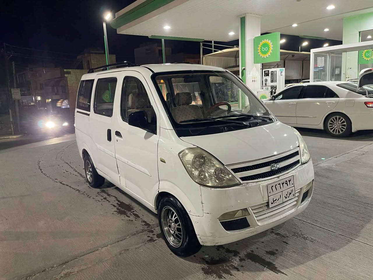 ميني پاس شوفرليت N200
موديل ٢٠١٠ 
سيا ره كه ليدراوي بيش و دواي نيه ته نها چه ن قوپاويه كي بچوك و جوار تا يه ي لوك له ژيري و گير و مه كينه به شه رت و نه صه وتي تيا يه و نه بوخاري هه يه و نه دوكه لي هه يه و بيش و دوا تا زه دا گيراوه و سنو ي به سه ر چوه و ته حويل و غه رامه به شه رت.
سعري ٣٥$
*********** السليمانية, العراق
