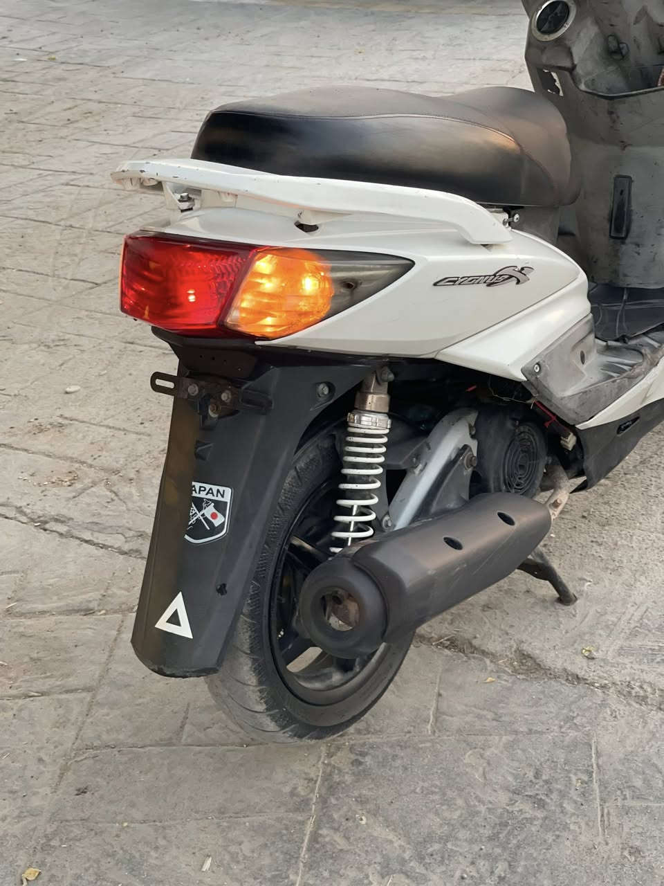 سكنس فحل رمبه مصالها هواي من نازله تخبل (كفاله) صهالها شهرين ونص من نازله من رمبه ايي نقص مابيها جيب عشرين فيتر وتعال افحص شرط دراجه من تاير للتاير ايي نقص مابيها وايي شي تجاري مابيها كفرات بلادي ومكينه بلادي العنوان بغداد الاعطيفيه قرب مقهى البيروتي السعر 750وبيها مجال الاتصال على هاذ رقم ***********

