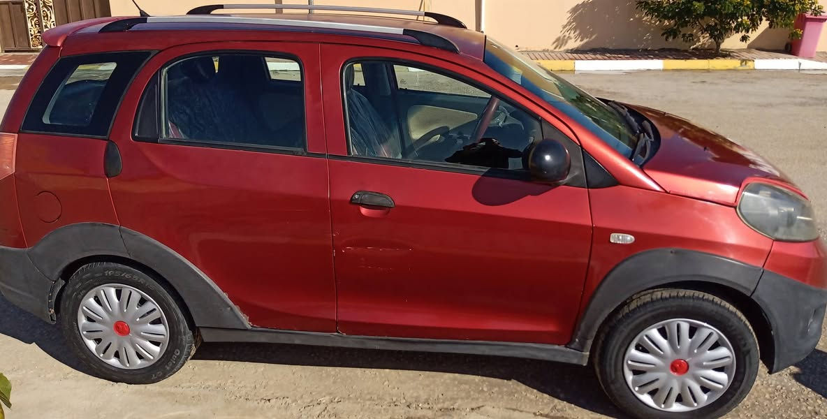 للبيع chery X1 موديل 14 رقم قادسيه سنويه وهزه جديده صار يومين لحد سنه  2031 السياره  بسمي مكفوله من الضربه والصبغ  ما عدا شويه شخوط ماتبين كهربائياتها كامله كير ومكينه تمام عالفحص تدفئه وتبريد شغالات حداديه جديده السعر 47 وبيها مجال للشراي مكاني ديوانيه موجود عالخاص أو بالرقم ***********
