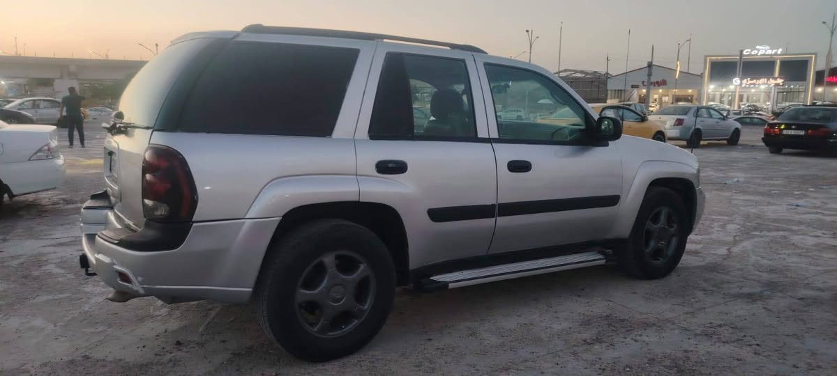 السلام عليكم بلايزر 2005رقم اربيل جديد هزه وبراد شرط التحويل سياره جاهزه مصبوغه جماليه بسبب جلح بدون حادث ترايك مفتوح لايت زينون اصلي كامره العنوان كركوك السعر 70بيها مجال بسيط شراي اتصل ***********
