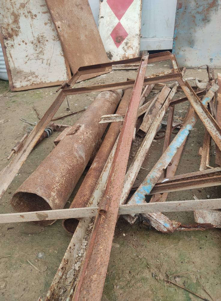 حدايد وابواب 
للبييييع
***********
مكاني بازوايا قرب جامع أهل البيت
