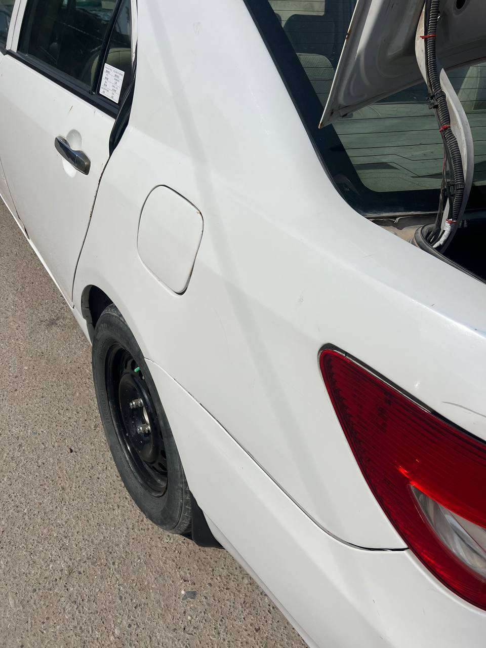 السلام عليكم بيوايدي ٢٠١١ f3 
محرك بي خيط بخار 
كير عادي مكفول 
صدر جديد مكفول 
بيها شبر بالجاملغ الخلفي موضح بالصوره فقط باقي السياره ما بيها شي 
صدر جديد تبريد يخبل منظومه جديده 
شاشه كامره فول اج دي حساسات خلفيه 
مكاني شهداء البياع 
السعر 48 ورقه وبيها مجال حك الجية
***********
