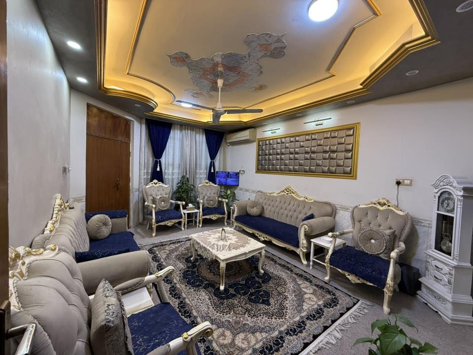 سلام عليكم دار طابو صرف مساحة 104 متر ركن بناء حديث قريب جداً للشارع العام 60 متر عن شارع حلة كربلاء المنطقة كاملة مجاري تبليط  العنوان ام الهوى شارع الباشا اول فرع يسار فرع المخبز للاستفسار ***********
