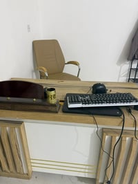 مكتب وكرسي اللبيع ٢٠٠وبيهن مجال 07760979358