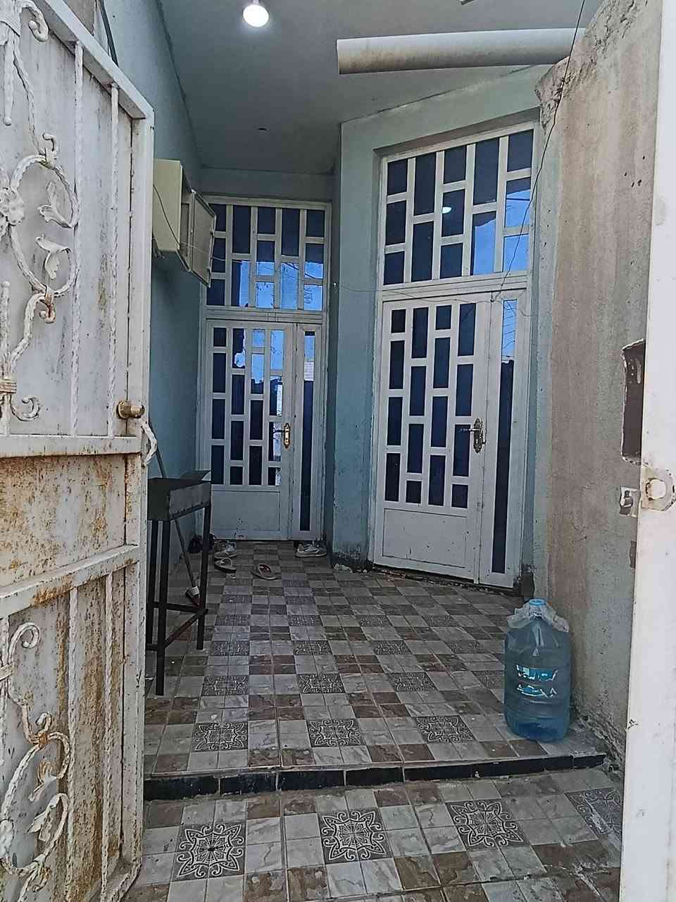 بيت زراعي /بي وصل تطويب من البلديه ومشمول ضمن جدول التمليك الجديد
المساحه ١٠٠م 
الواجهه 5ونزال20
البناء كونكريت مسلح طابوك جديد
يحتوي على غرفه نوم ومطبخ وصاله واستقبال وكذلك صاله ثانيه بالطابق الثاني 
وحمام خارجي وساحه  
الشارع ماء ومجاري واصله ضمن المشاريع الحكوميه 
البيت اول فرع بركن //مستشفى التركي // فرع صيدلية سما التركي
السعر 63 قريب على جسر السرع


**إذا كنت صاحب هذا الإعلان وتريد حذفه لأي سبب، رجاءا أرسل رسالة إلى الدعم الفني**