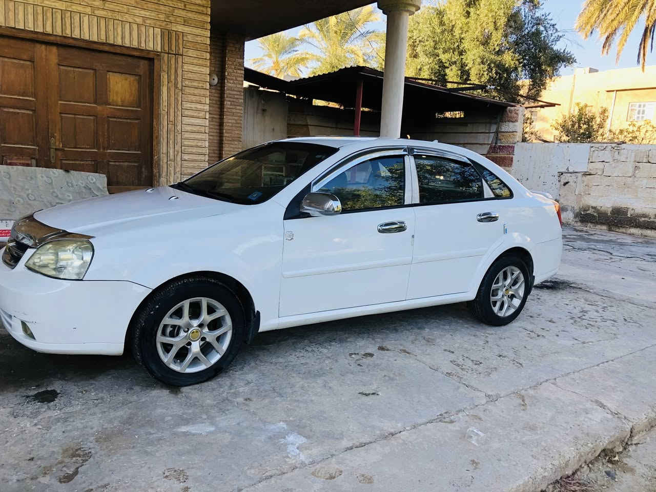 السلام عليكم 
شوفر ليت اوبترا
موديل 2011
سياره نضيف مال بيت
تبريد وتدفئة شغال 
كهربائية كله شغاله
السعر ٨٣وبيه مجال
مكان السياره ديالى بعقوبه الحديد 
الرقم ***********
