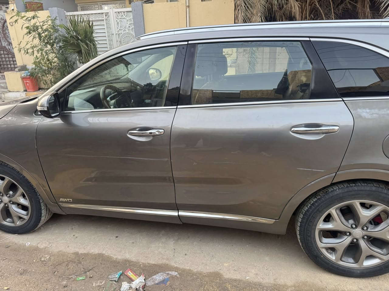 سورنتو 18 فول مواصفات ستة سندرفتحة 7 راكب ثلث قطع تبريد فور ويل  تفئة بلكشنان وبعد هواي مواصفات ***********وسنويه بسمي توني مطلعها مداور ثاني يوم ورايدها 180
