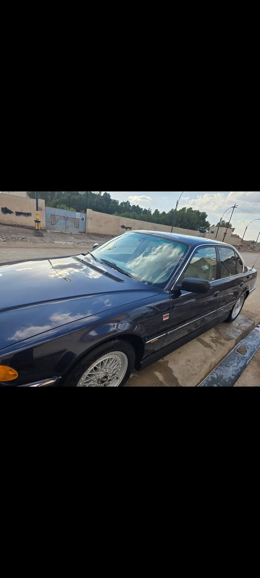 السلام عليكم للبيع بيئم موديل 1995 سياره كارتونه مكينه وكير خير من الله سياره كفاله سياره بسمنه تحويل ثاني رقم بغداد السعر 77 وبيها مجال العنوان ذي قار قضاء قلعة سكر رقم الهاتف *********** علمآ مكلف بنشر اتصل علا رقم الهاتف 🇩🇪💜
