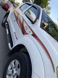 سيارة تويوتا هايلوكس دبل اكسل نظيفة  ، بدون صبغ بدون حادث كير و محرك ١...