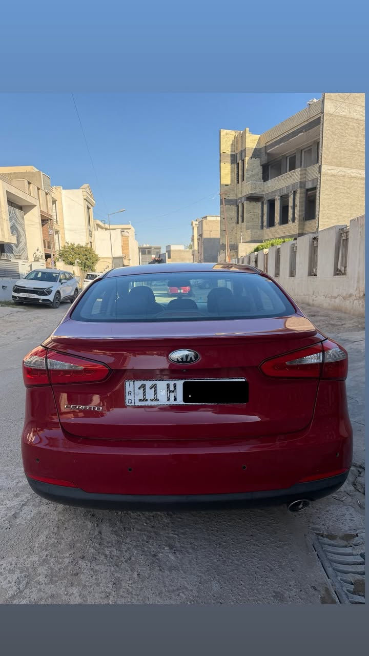 السلام عليكم 
كيا سيراتو 2013خليجيه 
اعلى مواصفات بالسيراتو
فتحه 
حساسات امامي وخلفي 
رادار جانبي
داخل جلد 
بصمة
مرايات شفط
ماشيه 113الف كيلو 
مكانها بغداد حي القادسية/يرموك
***********بي واتساب
